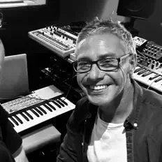 Dengarkan Mark Hand, tonton video musik, baca bio, lihat tanggal tur & lainnya!