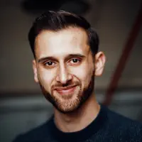 聆聽 undefined、觀看音樂影片、閱讀小傳、查看巡演日期等！