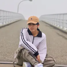 chillx2を聴いたり、ミュージックビデオを鑑賞したり、経歴やツアー日程などを確認したりしましょう！