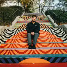 Escucha a Lucas Sams, mira vídeos musicales, lee la biografía, consulta fechas de giras y mucho más.