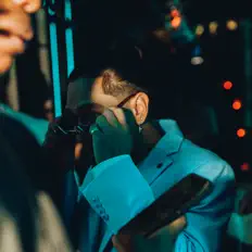 聆聽 Sinsino、觀看音樂影片、閱讀小傳、查看巡演日期等！