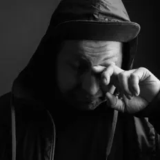 收听 M.ono、观看音乐视频、阅读小传、查看巡演日期等 ！