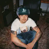 Hör dir undefined an, schau dir Musikvideos an, lies die Biografie, finde Tourdaten und mehr!