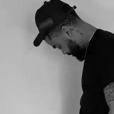 BIGHOMIEJUICEを聴いたり、ミュージックビデオを鑑賞したり、経歴やツアー日程などを確認したりしましょう！