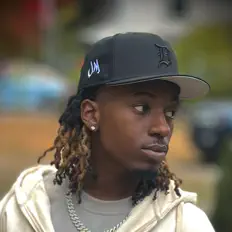 Poslechněte si interpreta JoMoney_, sledujte hudební videa, přečtěte si životopis, podívejte se na data turné a další informace.