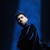 Hör dir undefined an, schau dir Musikvideos an, lies die Biografie, finde Tourdaten und mehr!