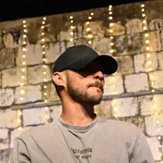 收听 Arsee、观看音乐视频、阅读小传、查看巡演日期等 ！