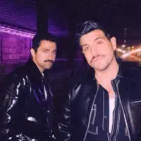 Posłuchaj wykonawcy undefined, obejrzyj teledyski, przeczytaj biografię, zobacz daty tras koncertowych i nie tylko!