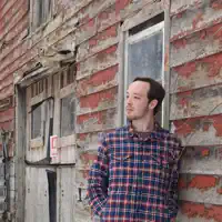 undefined dinle, müzik videolarını izle, biyografisini oku, tur tarihlerini ve daha fazlasını gör!