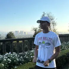 Keenan Meltonを聴いたり、ミュージックビデオを鑑賞したり、経歴やツアー日程などを確認したりしましょう！