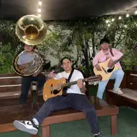 undefinedを聴いたり、ミュージックビデオを鑑賞したり、経歴やツアー日程などを確認したりしましょう！