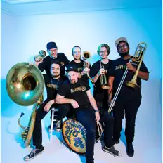 Dengarkan The Heavyweights Brass Band, tonton video musik, baca bio, lihat tanggal tur & lainnya!