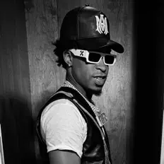 Poslechněte si interpreta Moneyman Pablo, sledujte hudební videa, přečtěte si životopis, podívejte se na data turné a další informace.