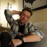 undefined을(를) 듣고, 뮤직 비디오를 보고, 약력을 읽고, 투어 일정 등을 확인하세요!