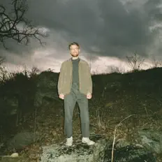 Signs Followingを聴いたり、ミュージックビデオを鑑賞したり、経歴やツアー日程などを確認したりしましょう！