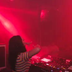 收听 Kozee、观看音乐视频、阅读小传、查看巡演日期等 ！