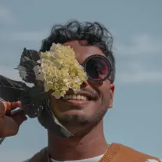 Ouve Kovei, vê vídeos de música, lê a biografia, vê as datas da digressão e muito mais!
