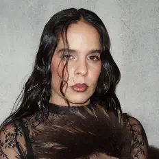 聆聽 Angeles Toledano、觀看音樂影片、閱讀小傳、查看巡演日期等！