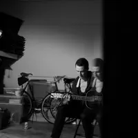 undefined सुनें, म्यूज़िक वीडियो देखें, बायो पढ़ें, दौरे की तारीखें और बहुत कुछ देखें!