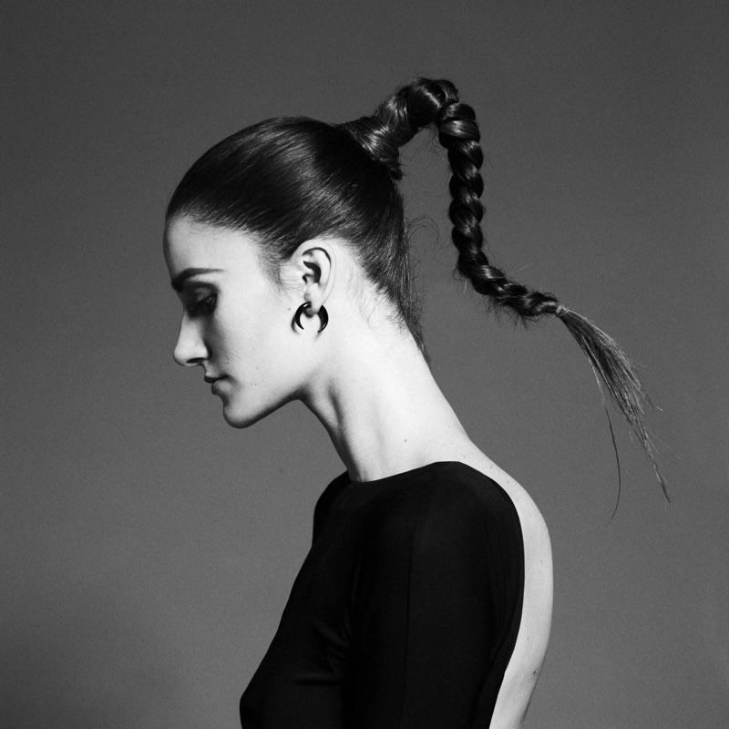 Niia - Pianos and Great Danes