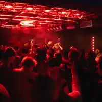 Ouve undefined, vê vídeos de música, lê a biografia, vê as datas da digressão e muito mais!