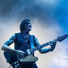 Ascolta Saúl Hernández, guarda video musicali, leggi la biografia, vedi le date del tour & altro!