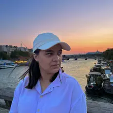 收听 May Weaver、观看音乐视频、阅读小传、查看巡演日期等 ！