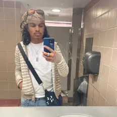 idle dinle, müzik videolarını izle, biyografisini oku, tur tarihlerini ve daha fazlasını gör!