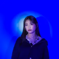 Escucha a 柚希, mira videos musicales, lee su biografía, consulta las fechas de las gira y más.