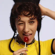 Leroo을(를) 듣고, 뮤직 비디오를 보고, 약력을 읽고, 투어 일정 등을 확인하세요!