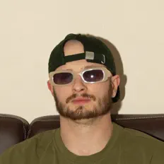 STNDRD DUBS dinle, müzik videolarını izle, biyografisini oku, tur tarihlerini ve daha fazlasını gör!