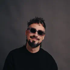 Alex Micca: песни, клипы, биография, даты выступлений и многое другое.