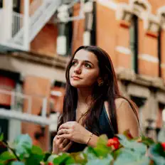 Elliana을(를) 듣고, 뮤직 비디오를 보고, 약력을 읽고, 투어 일정 등을 확인하세요!