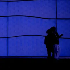 Poslechněte si interpreta Zely, sledujte hudební videa, přečtěte si životopis, podívejte se na data turné a další informace.