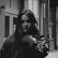 收听 undefined、观看音乐视频、阅读小传、查看巡演日期等 !