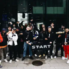 stARTを聴いたり、ミュージックビデオを鑑賞したり、経歴やツアー日程などを確認したりしましょう！