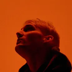收听 Dom Sweden、观看音乐视频、阅读小传、查看巡演日期等 ！