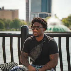 收听 Richiebando、观看音乐视频、阅读小传、查看巡演日期等 ！