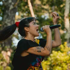 Ouça EmmaFleurs, assista a videoclipes, leia a biografia, veja as datas das turnês e mais!