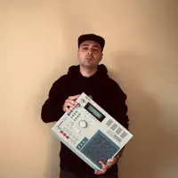 undefined dinle, müzik videolarını izle, biyografisini oku, tur tarihlerini ve daha fazlasını gör!