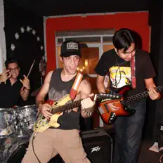 Esclavos: песни, клипы, биография, даты выступлений и многое другое.