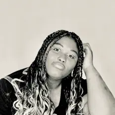 Ivana Lee सुनें, म्यूज़िक वीडियो देखें, बायो पढ़ें, दौरे की तारीखें और बहुत कुछ देखें!