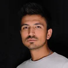 Dengarkan Cem Karagöz, tonton video musik, baca bio, lihat tanggal tur & lainnya!