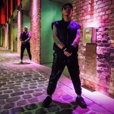 IVUR을(를) 듣고, 뮤직 비디오를 보고, 약력을 읽고, 투어 일정 등을 확인하세요!