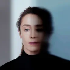 Ascolta Holt, guarda video musicali, leggi la biografia, vedi le date del tour & altro!
