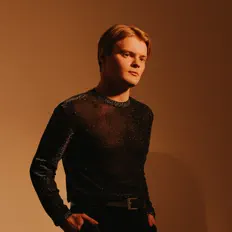 Listen to BRESDEN, watch music videos, read bio, see tour dates & more!