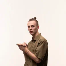 聆聽 STREETKILLA、觀看音樂影片、閱讀小傳、查看巡演日期等！