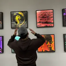 sasbudを聴いたり、ミュージックビデオを鑑賞したり、経歴やツアー日程などを確認したりしましょう！