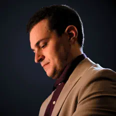 Ascolta John C Buttigieg, guarda video musicali, leggi la biografia, vedi le date del tour & altro!