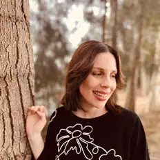 Dengarkan Helen Shanahan, tonton video musik, baca bio, lihat tanggal tur & lainnya!